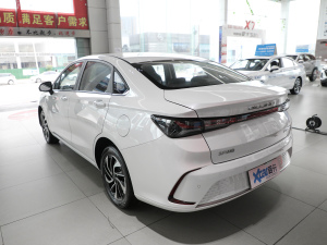 2021款1.5L 手动尊贵版 左后45度