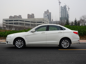 北汽紳寶2014款紳寶D50