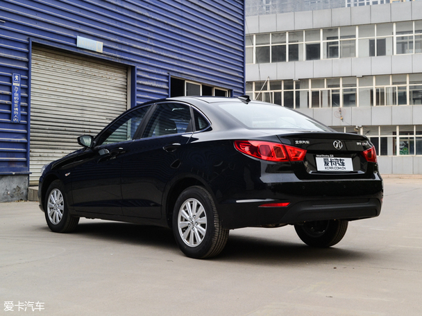 北汽紳寶2014款紳寶D50