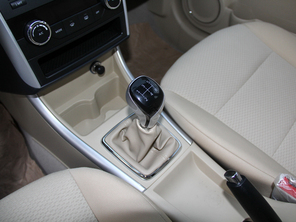 北汽紳寶2015款紳寶D20兩廂