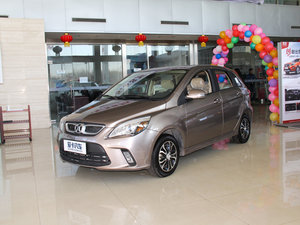 2015款两厢 1.5L 手动乐尚版 左前45度