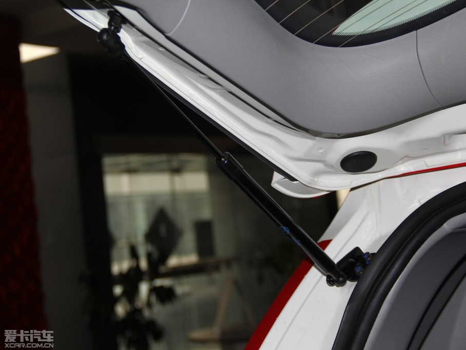 2015���X65 2.0T �քӺ��A��