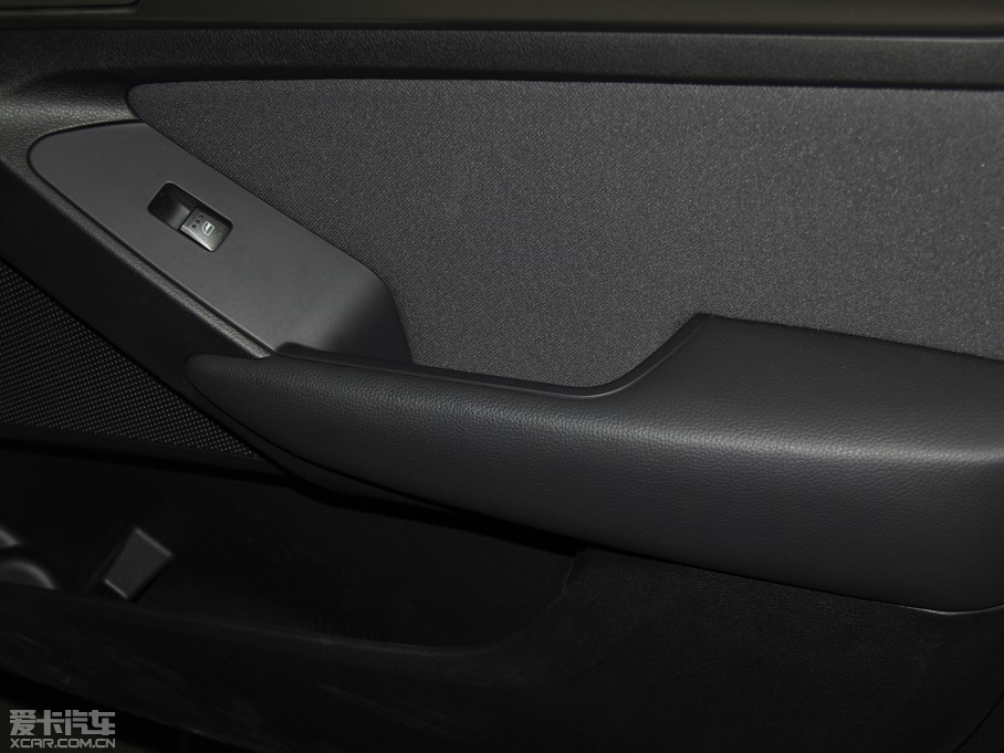 2015���X65 2.0T �քӺ��A��