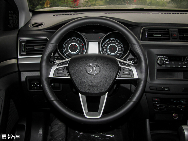 北汽紳寶2015款紳寶X65