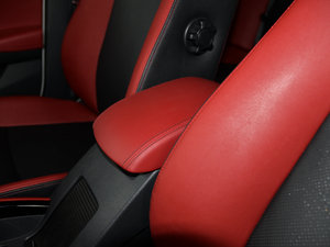 2015款2.0T 自动豪华版 中央扶手箱