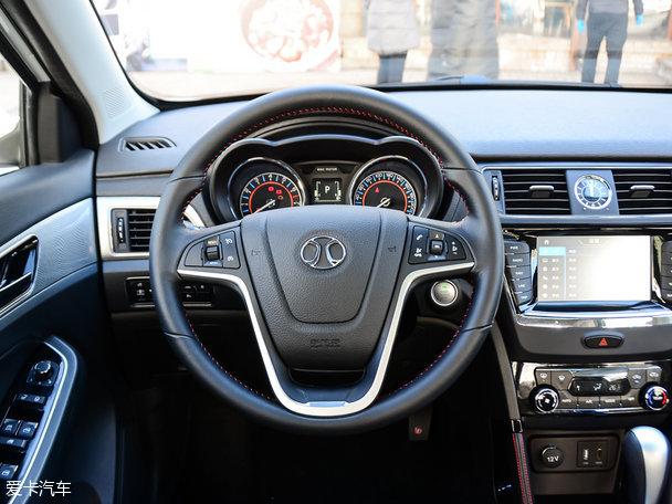 北汽紳寶2016款紳寶X55