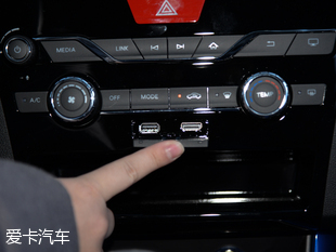 北汽紳寶2015款紳寶X25