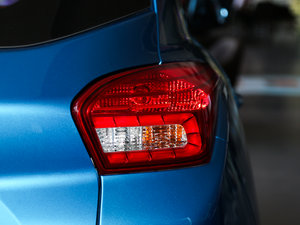 2016款1.5L 自动精英版 尾灯