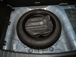 2016款1.5L 自动精英版 备胎