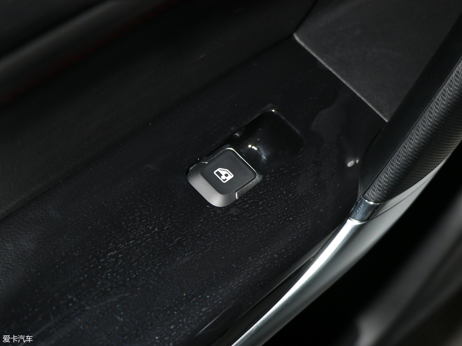 2018���D50 1.5L CVT���A���{��