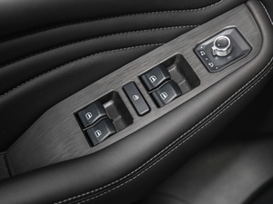 2019款1.5T 两驱i型 国V 主驾车窗控制区	