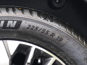 2019款1.5T 极智科技版  轮胎尺寸