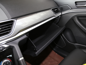 2019款运动版 1.5T 自动精英型 国VI 手套箱