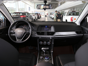 2019款运动版 1.5T 自动精英型 国VI 内饰全景