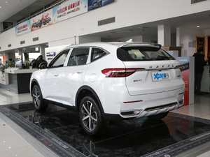 2020款1.5T 两驱i潮 左后45度