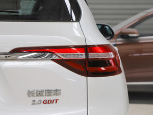 2020款2.0T 两驱i动 尾灯