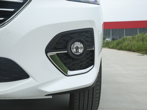 2020款乐享版 1.5T 手动智 前雾灯