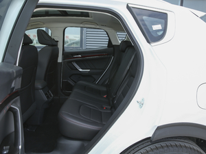 2020款乐享版 1.5T 手动智 后排空间