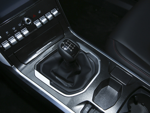 2020款乐享版 1.5T 手动智 换挡杆