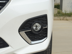 2020款乐享版 1.5T 手动劲 前雾灯