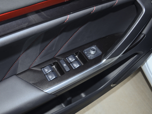 2020款乐享版 1.5T 手动劲 主驾车窗控制区	