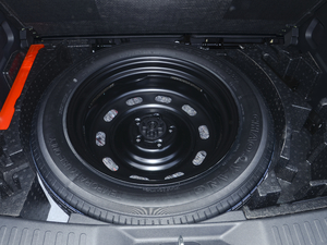 2020款乐享版 1.5T 手动劲 备胎