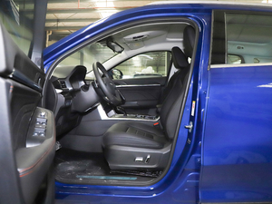 2020款1.5T DCT i炫 前排空间