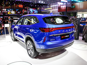 2021款第三代 1.5T 自动两驱Plus 左后45度
