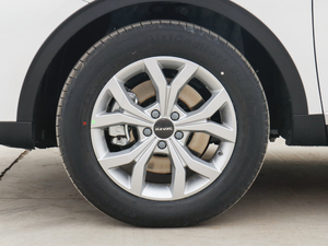 2021款第二代 1.5T 自动都市版 轮圈