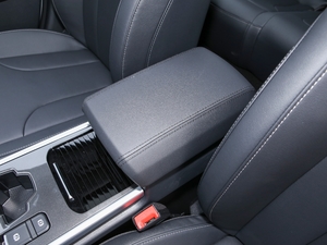 2021款运动版 1.5T 手动精英智联型 中央扶手箱
