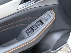 2021款1.5T 两驱i酷 主驾车窗控制区	