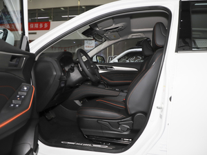 2021款1.5T 两驱i炫 前排空间