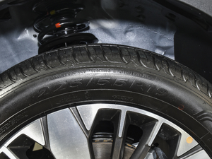 2021款1.5T 两驱极智科技版 轮胎尺寸