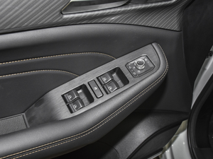 2021款1.5T 两驱极智科技版 主驾车窗控制区	