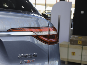 2021款2.0T 四驱极智性能版 尾灯