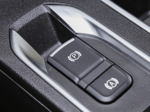 2021款PLUS 1.5T DCT精英智联型 驻车制动器