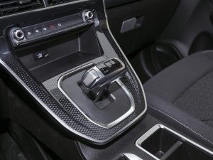 2021款PLUS 1.5T DCT精英智联型 换挡杆