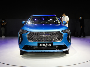 2021款1.5T 自动大四版 正前