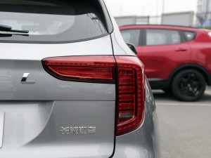 2021款1.5T 自动大三版 尾灯