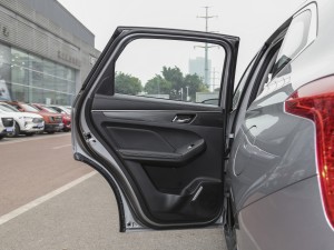 2021款1.5T 自动大三版 左后车门