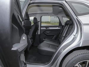 2021款1.5T 自动大三版 后排空间