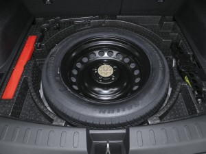 2021款1.5T 自动大三版 备胎