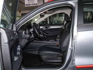 2021款1.5T 手动大二版 前排空间