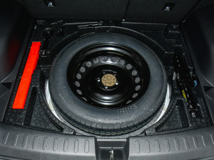 2021款1.5T 自动大一版 备胎