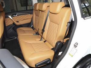 2022款2.0T 四驱豪华型 7座 后排座椅