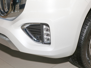 2022款2.0T 四驱舒适型 7座 前雾灯