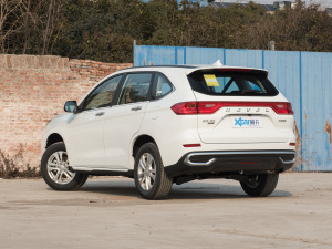 2021款PLUS 1.5T 手动舒享型 左后45度