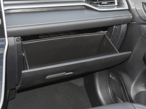 2021款PLUS 1.5T 手动舒享型 手套箱