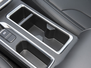 2021款PLUS 1.5T 手动舒享型 前排杯架