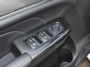 2021款PLUS 1.5T 手动舒享型 主驾车窗控制区	